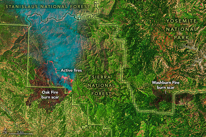 Imagem de satlite mostras as duas reas de incndios recentes prximos ao Parque Nacional de Yosemite, na Califrnia. Crdito: NASA 