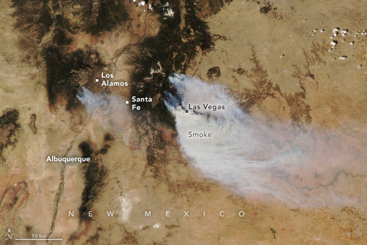 Imagem de satlite mostra parte dos incndios ainda ativos no Novo Mxico neste comeo de maio. Crdito: NASA 