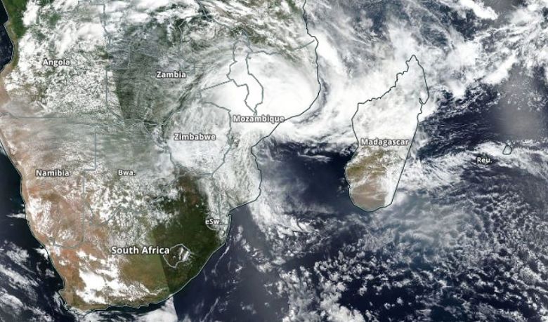 Imagem de satlite mostra o ciclone tropical Ana tocando o solo de Moambique no dia 24 de janeiro. Crdito: Worldview/NASA
