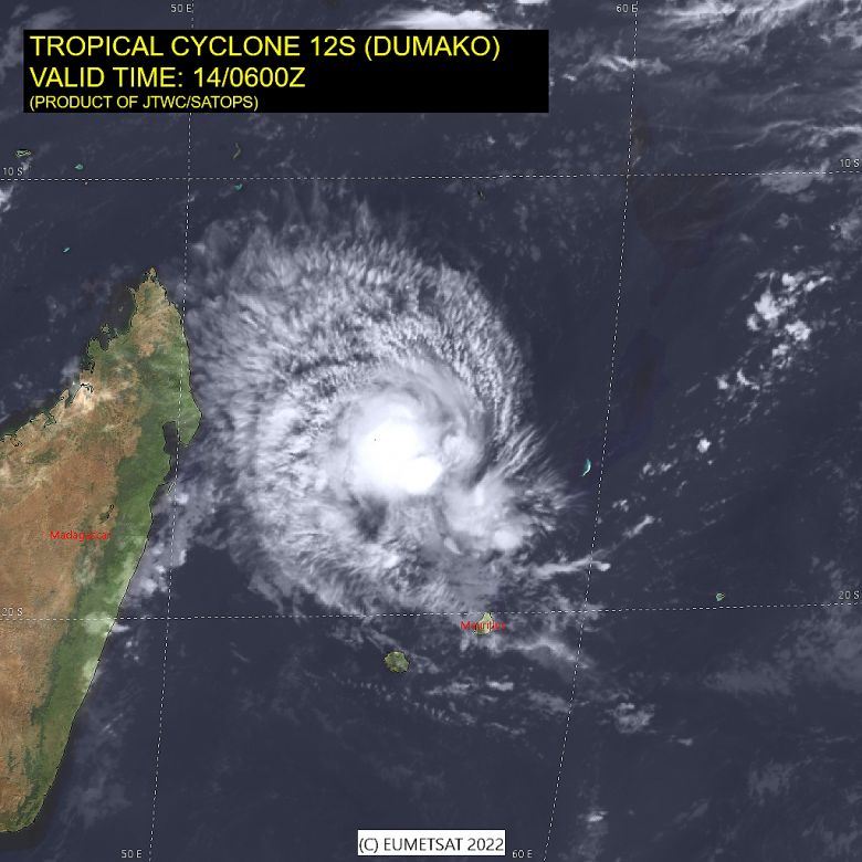 Imagem de satlite mostra o ciclone tropical Dumako ao leste de Madagascar dia 14 de fevereiro. Este ser o terceiro ciclone a atingir a ilha em menos de um ms. Crdito: JTWC/SATOPS