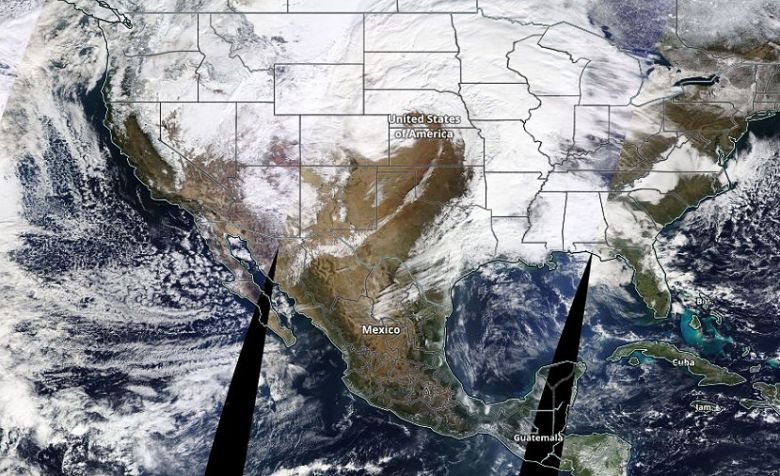 Imagem de satlite mostra a grande rea branca de nuvens pesadas que compem a atual tempestade de inverno sobre o centro-norte dos EUA. Crdito: Worldview/NASA 