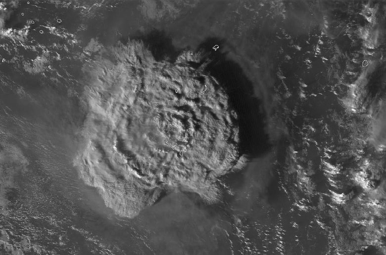 Imagem do satlite Himawari-8 mostra o momento da erupo do vulco submarino Hunga Tonga-Hunga Haapai no sbado, dia 15. Crdito: Himawari-8
