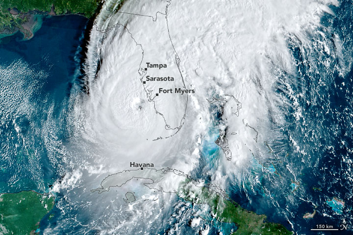 Imagem de satlite mostra o olho do furaco Ian muito prximo  costa sudoeste da Flrida e toda a banda de nuvens de tempestade sobre a regio. Crdito: NASA