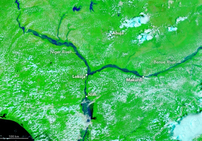 Imagem de satlite de 11 de outubro de 2022 mostra o transbordamento de rios no sul da Nigria. Crdito: NASA