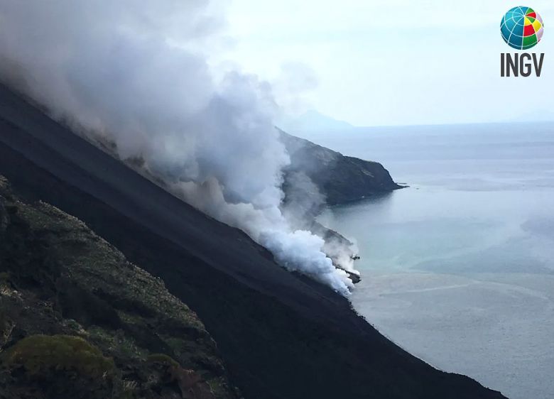 Vulco Stromboli em erupo no domingo, 9 de outubro de 2022. Crdito: INGV 