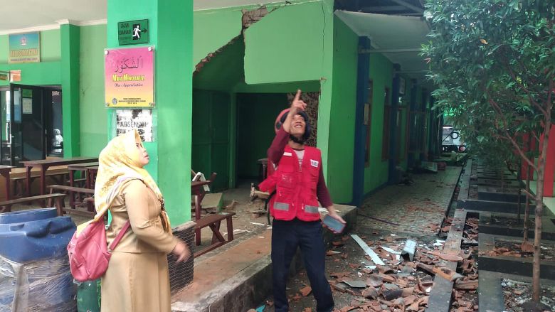 Terremoto provoca grande destruio no oeste de Java em 21 de novembro. Crdito: Divulgao Cruz Vermelha da Indonsia @palangmerah<BR> 