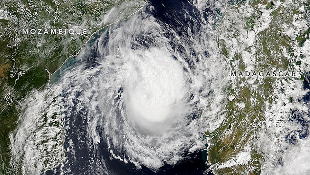 Imagem de satlite mostra o ciclone tropical Freddy sobre o Canal de Moambique em 8 de maro. Freddy vai entrar para a histria como o ciclone mais duradouro. Crdito: Earthobservatory/NASA