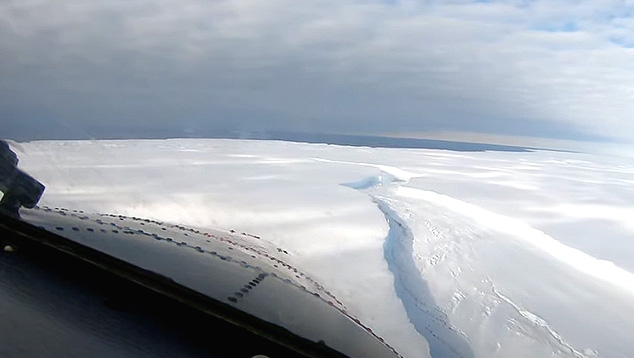 Sobrevoo do iceberg A81 realizado pela equipe de pesquisadores da BAS. Crdito: British Antarctic Survey   