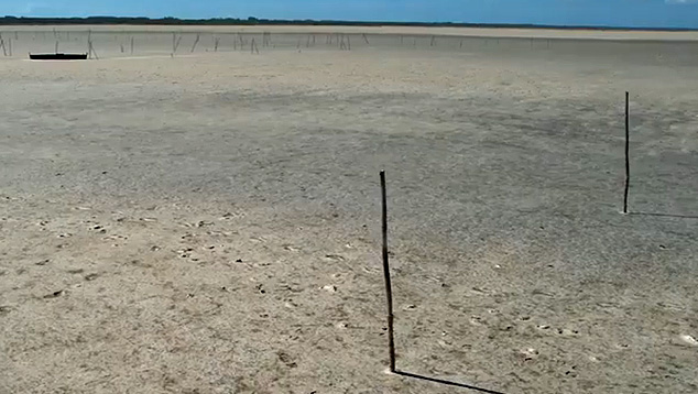 Lagoa do Peixe, no litoral sul gacho, est 90% seca aps agravemnto da seca no estado. Crdito: reproduo imagem por drone divulgao portal rbs/ICMBIO    