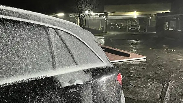 Neve cai em pleno ms de abril em Bom Jardim da Serra, SC. Crdito: Divulgao Instagram sojoaquimonline   