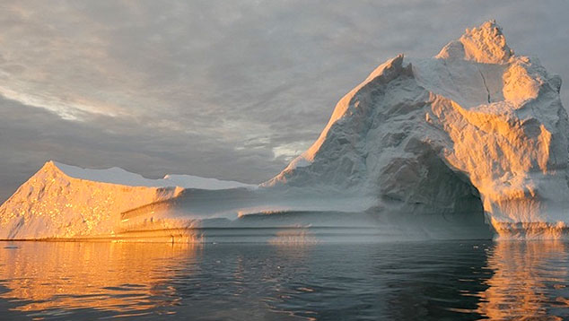Imagem ilustrativa de um iceberg <BR>flutuando perto da Baa de Disko, na Groenlndia. Crdito: NASA/Saskia Madlener