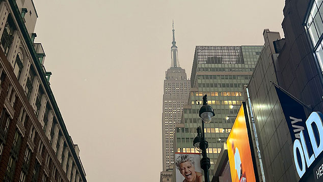 Cu cinza em Nova York dia 6 de junho, quando a cidade foi atingida pela fumaa dos incndios florestais do Canad. Crdito: Divulgao via twitter @EmpireStateBldg