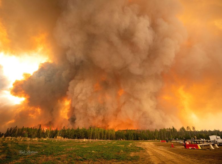 A Provncia de Alberta contabiliza 89 incndios florestais nesta quinzena de maio. Crdito: Divulgao via twitter @KyleBrittainWX