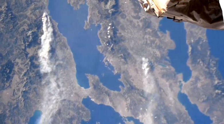 Incndios devastadores na Grcia tambm foram observados do alto pela Estao Espacial Internacional esta semana. Crdito: ISS/NASA