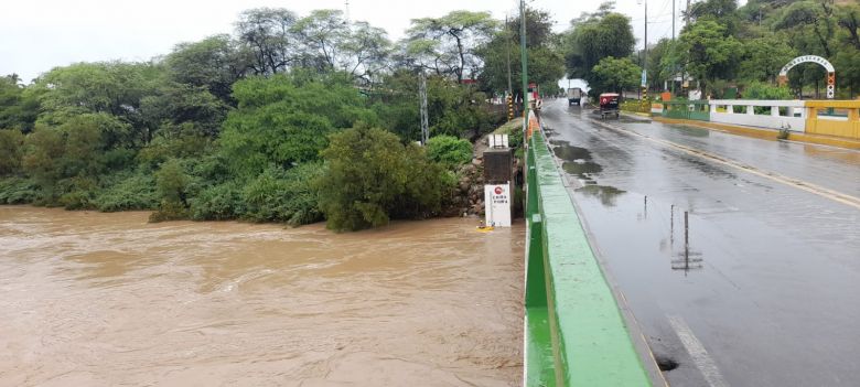 Rios no Peru continuam com nvel elevado e a meteorologia mantm o alerta para novos transbordamentos. Crdito: @Senamhiperu 