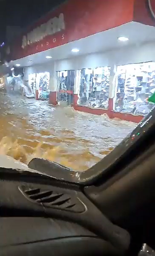 Santo Antnio da Patrulha, na regio metropolitana de Porto Alegre, est entre as cidades mais atingidas pela passagem do ciclone. Crdito: Divulgao via twitter @LitNoticias 