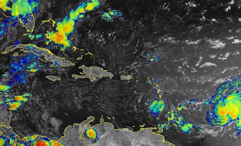 A tempestade tropical Bret aparece  direita da imagem de satlite e segue rumo s ilhas do leste do Caribe. Crdito: NOAA/Goes-East  