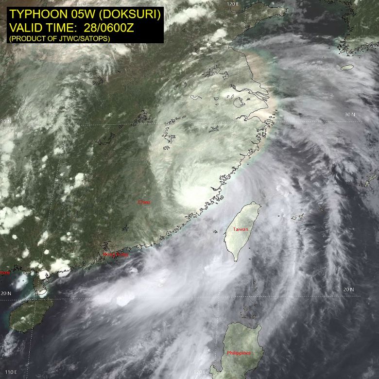 Imagem de satlite mostra a chegada de Doksuri  costa sudeste da China nesta sexta-feira. Crdito: JTWC