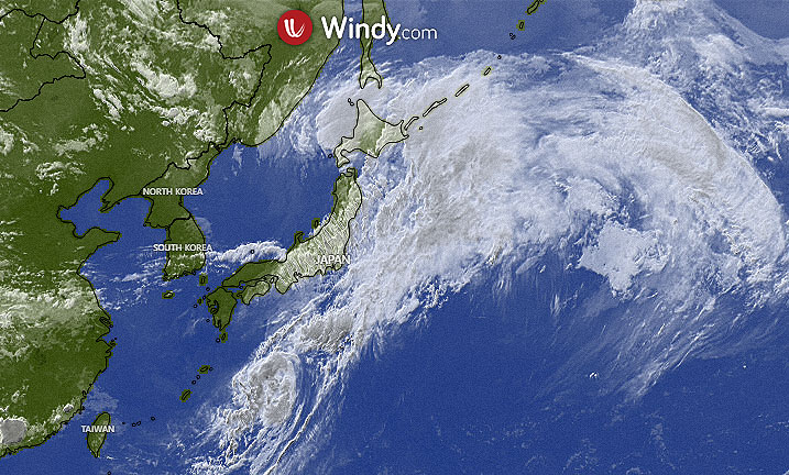 Imagem de satlite mostra as nuvens carregadas da tempestade Mawar cobrindo a costa leste do Japo dia 2 de junho. Crdito: EUMETSAT/WINDY