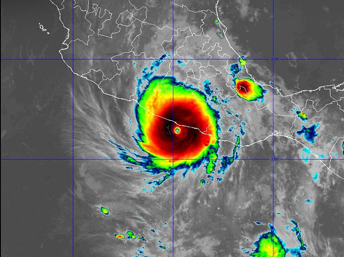 Imagem de satlite mostra o olho do furaco Otis j muito prximo  Acapulco, em Guerrero, no Mxico, antes de tocar o solo, dia 25 de outubro. Crdito: NOAA  