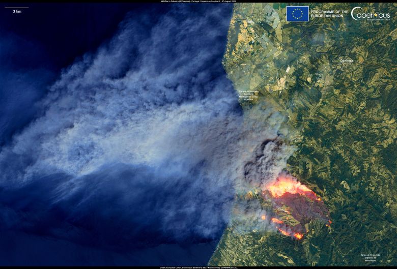Imagem de satlite do dia 7 de agosto mostra o grande incndio na regio de Odemira, sul de Portugal. Crdito: Sentinel-2/Copernicus/ESA  