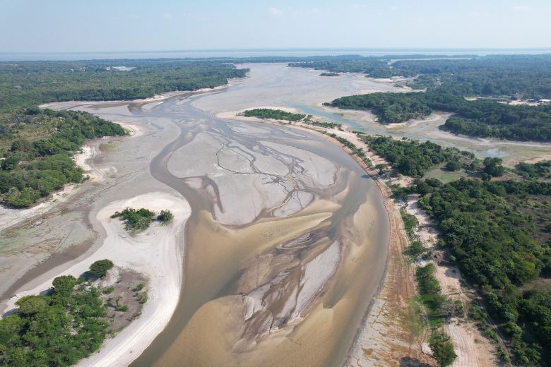 Vista do rio Negro, afluente do Amazonas, que enfrenta a pior seca em 120 anos de medies. Crdito: Carlos Oliveira e Mrio Melo/Fotos Pblicas  