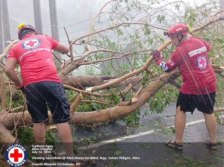 Equipes da Cruz Vermelha em ao nas Filipinas, onde o tufo Doksuri deixou 39 vtimas fatais. Crdito: Divulgao Cruz Vermelha nas Filipinas @philredcross