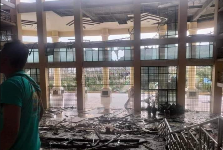 Universidade em Sittwe danificada pelos ventos do ciclone Mocha. Crdito: Divulgao via twitter @Wai129