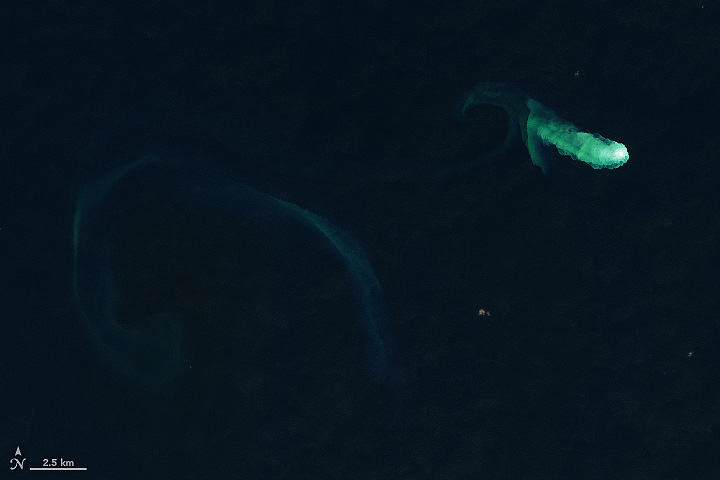 Imagem de satlite da Nasa mostra atividade do vulco submarino Kaitoku no sudeste do Japo. Crdito: NASA/Earth observatory
