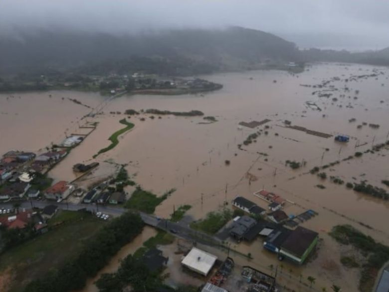 A Grande Florianpolis foi castigada por enchentes e alagamentos no fim de semana. Crdito: reproduo redes sociais 