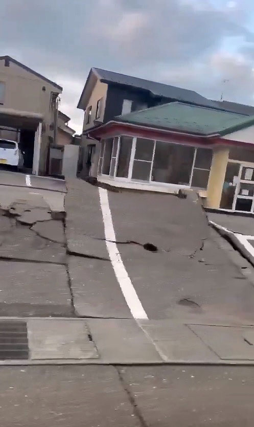Terremoto de magnitude 7.5 provoca grandes danos em localidades da costa oeste do Japo neste dia primeiro de 2024. Crdito: divulgao via X (twitter) @ChaudharyParvez