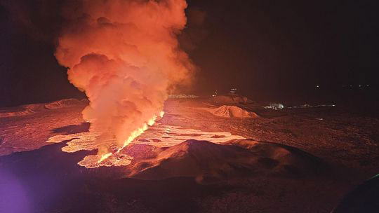 Voo de patrulha da Guarda Costeira da Islndia mostra a erupo em  8 de fevereiro de 2024. Crdito: Divulgao IMO