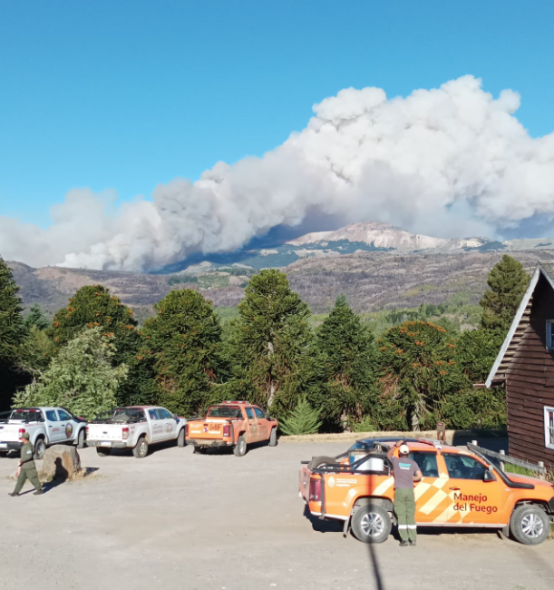 Onda de calor est estimulando o aparecimento de novos focos de incndio no Parque Nacional de Los Alerces, na Patagnia Argentina. Crdito: divulgao Instagram pn los alerces<BR> 