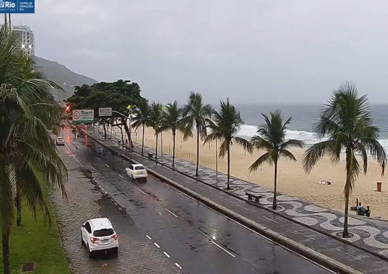 Cidade do Rio de Janeiro amanheceu com chuva em diversos pontos. O fim de semana deve ter mais temporais. Crdito: divulgao Centro de Operaes Rio @OperacoesRio