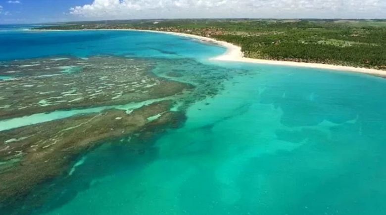 Praia de Tamandar, no litoral sul de Pernambuco, onde banhistas esto sendo orientados a no entrar na gua ou se aproximar do mar. Crdito: divulgao Portal de Prefeitura
