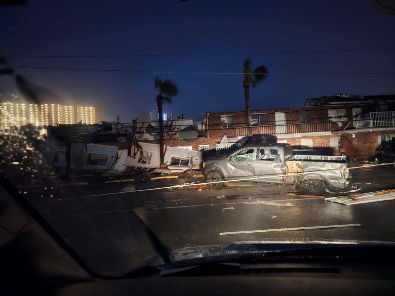Panama City Beach, na Flrida, atingida por tornados na tera-feira. Crdito: divulgao via X (twitter) @BrandiNChurch