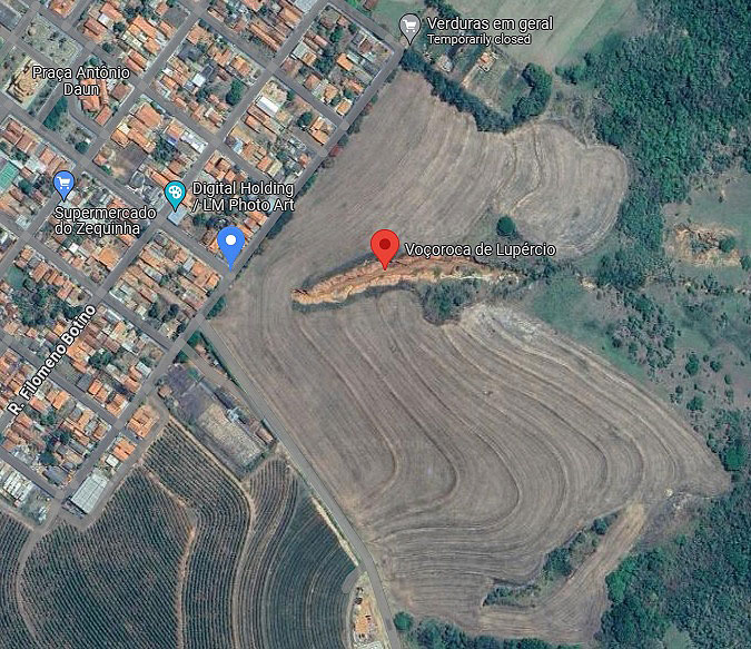 Viso aproximada mostra vooroca avanando em direo  rea urbana de Luprcio. Crdito: Google Street View