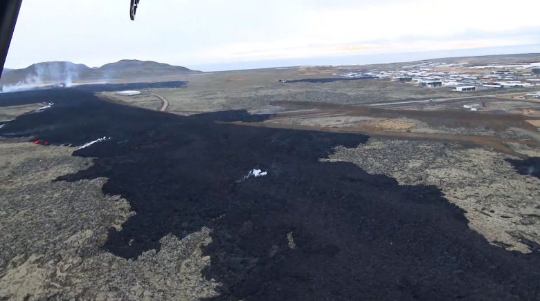 Sobrevoo mostra caminho da lava e material vulcnico durante erupo na Islndia no dia 14 de janeiro. Crdito: divulgao Guarda Costeira da Islndia/mbl.is/IMO  
