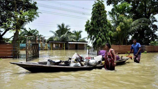 Inunda��o em Assam, na �ndia. Norte e nordeste do pa�s s�o afetados pelas mon��es. Foto: Divulga��o Twitter @indiatvnews.