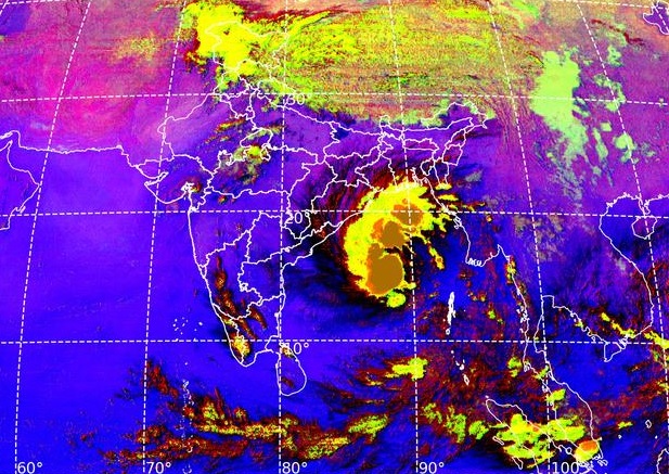 Imagem mostra a grande área de atuação do ciclone tropical Matmo, que está próximo à costa nordeste da Índia e do sul de Bangladesh. Crédito: Departamento de Meteorologia da Índia. 