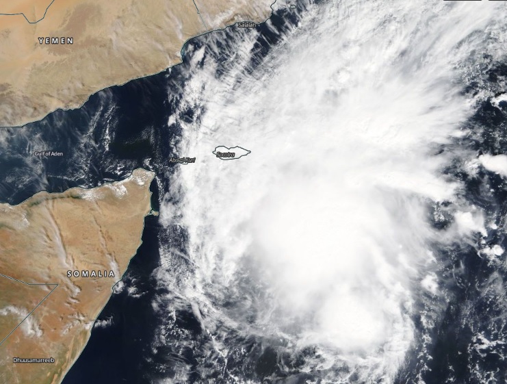 Imagem de satélite mostra o ciclone tropical Pawan atuando no Mar da Arábia, muito próximo à Somália. Crédito: Worldview/NASA.