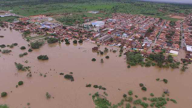 Imagem aérea do município de Pedro Alexandre, após o transbordamento da barragem do Quati, no dia 11. Crédito: Defesa Civil da Bahia/Divulgação.