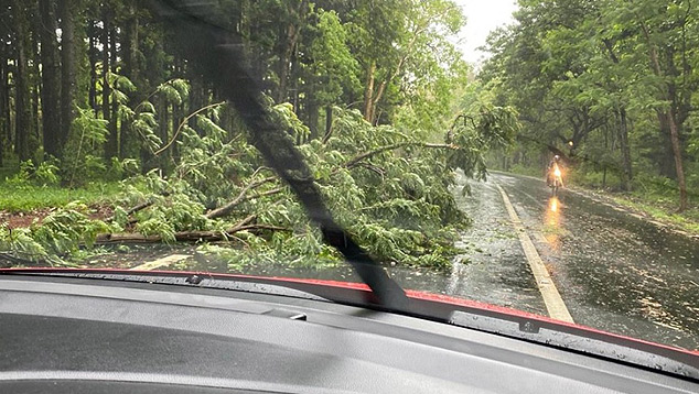 Ventos fortes s�o reportados na Ilha Maur�cio com a passagem do ciclone tropical Calvinia. Cr�dito: Imagem divulgada pelo twitter @NundooPriya