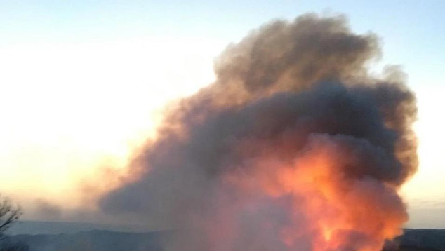 Fogo se espalha em Tarragona, na regi�o da Catalunha. Cr�dito: Bombeiros da Catalunha.