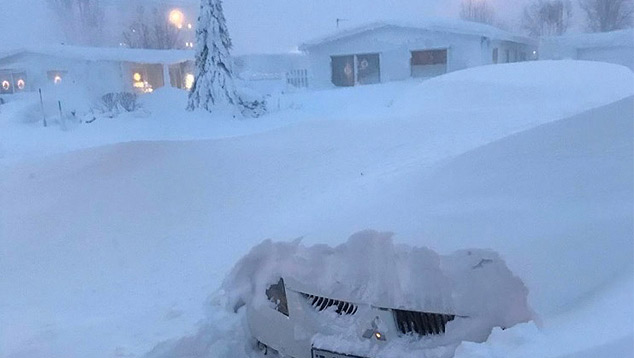 Impressionante acmulo de neve em Akureyri, no norte da Islndia, no dia 11 dezembro. Crdito: Imagem de Stella Arnadottir, divulgada pelo twitter @StormchaserUKEU 