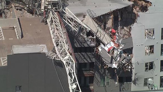 Foto: Imagem da queda de um guindaste em Dallas, no Texas, aps tempestade no domingo, dia 9 de junho. Foto divulgada pelo twitter CNN Breaking News. 