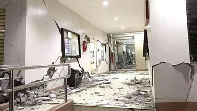 Danos provocados pelo terremoto de magnitude 6.4 registrado ontem nas Filipinas. A regi�o continua com r�plicas. Imagem divulgada em redes sociais