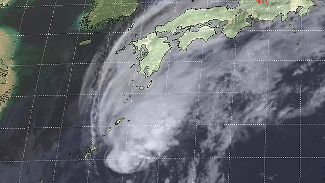 Imagem de satélite mostra o tufão Neoguri na altura das ilhas ao sul do Japão neste domingo, dia 20. Crédito: JTWC/SATOPS/Apolo11