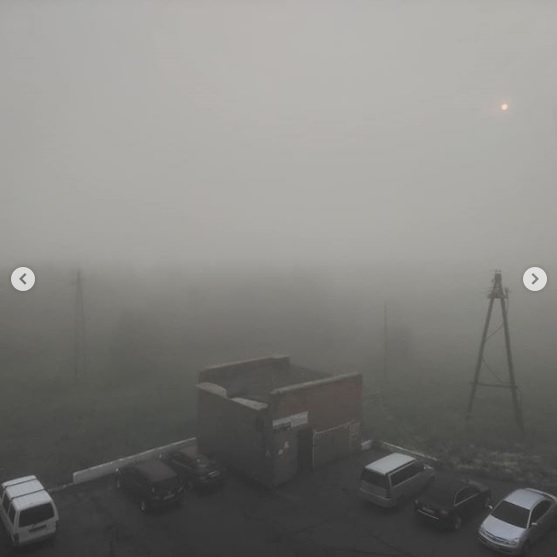 Foto publicada em redes sociais da fumaça gerada pelos incêndios na Sibéria em região povoada. 