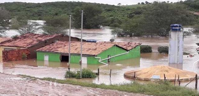 Inundação em Pedro Alexandre, após transbordamento da barragem do Quati, no dia 11. Crédito: Defesa Civil da Bahia/Divulgação. 